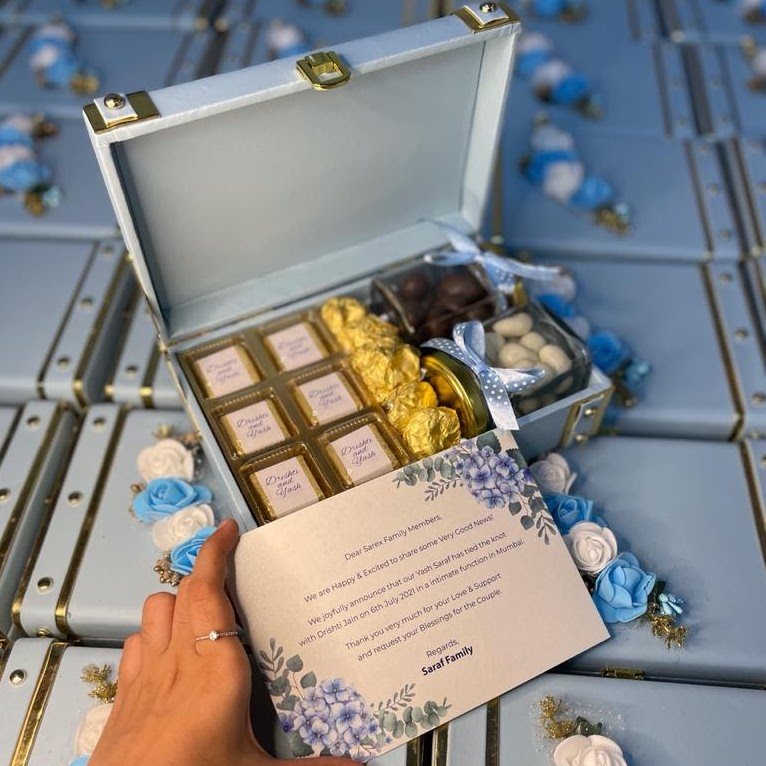 Wedding-invitation-hamper-chocolate-boxes